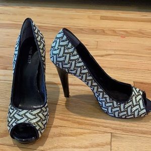Nine West high heels sz 7&1/2 white, black and gold. 4&1/2 inch heels.